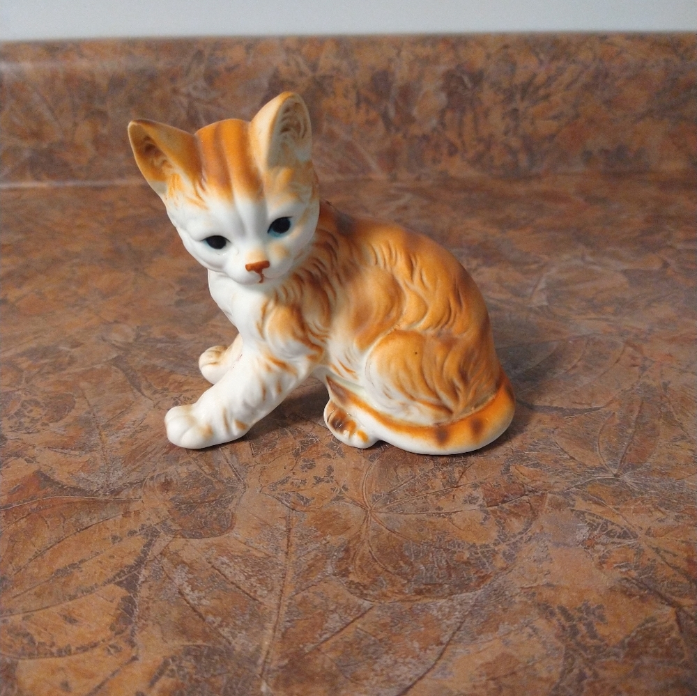 Enesco 1984 Cat Figurine